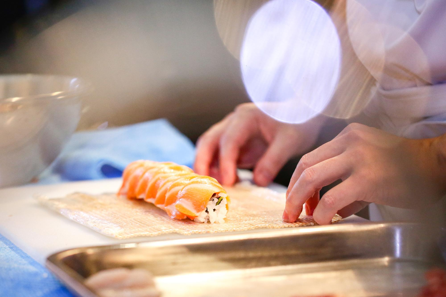 สูตรทำซูชิแบบง่าย ๆ ที่บ้าน เคล็ดลับการทำซูชิอร่อยแบบมืออาชีพในครัวของคุณ